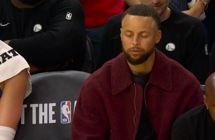 博鱼体育官方网站-不想理你!华子飚中三分找库里互动 库里闭上眼睛摇摇头😂