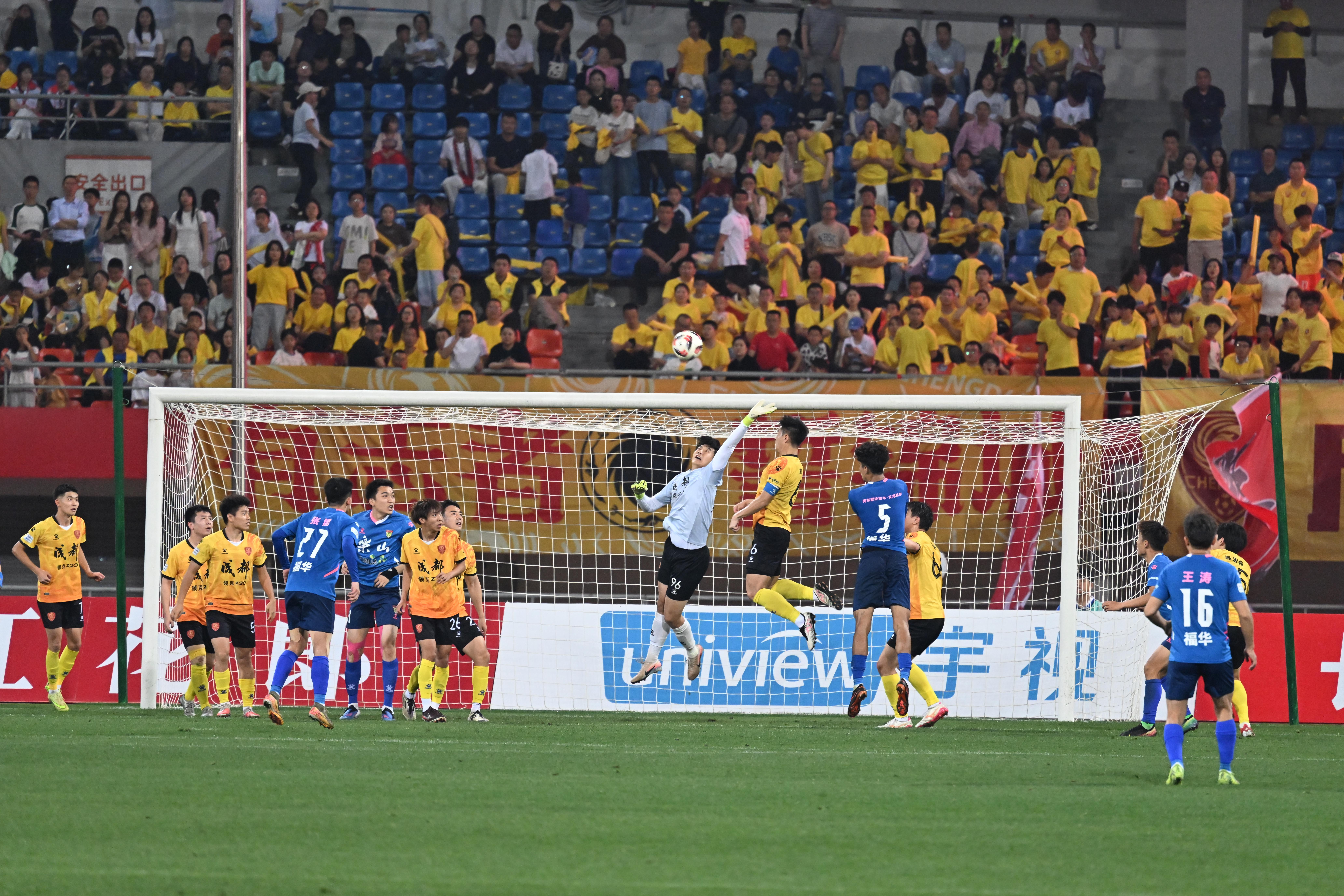 BOYU SPORTS-四川省城市足球联赛丨成都队2:1战胜乐山队,歌手赵传观赛助威